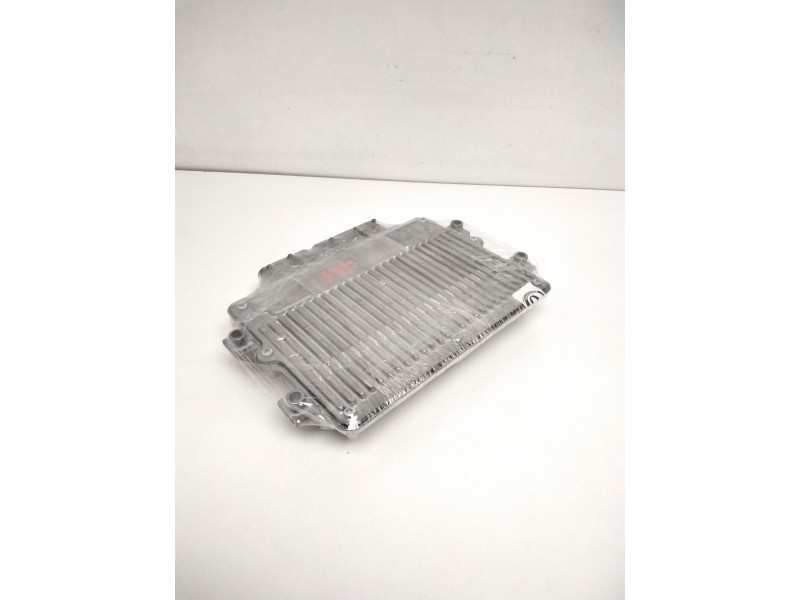Recambio de centralita motor uce para iveco cursor at260s35y ps referencia OEM IAM 504278027 P44V8W0101 MF36A50002