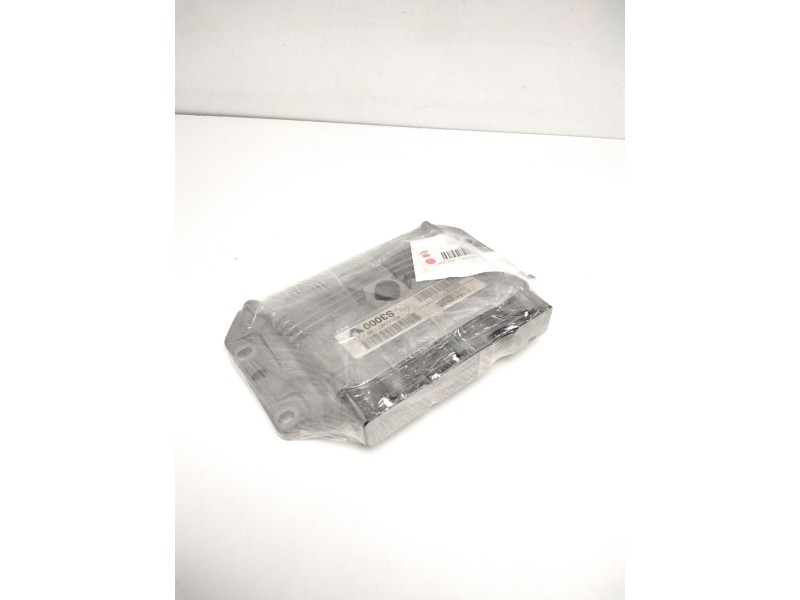 Recambio de centralita motor uce para renault scenic ii confort authentique referencia OEM IAM 8200387138 215842882A 4205760991