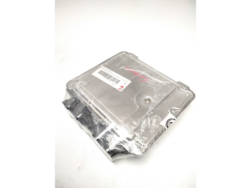 Recambio de centralita motor uce para toyota corolla (e12) 1.4 d-4d luna compact referencia OEM IAM 0281011733 8966102A90 1039S1