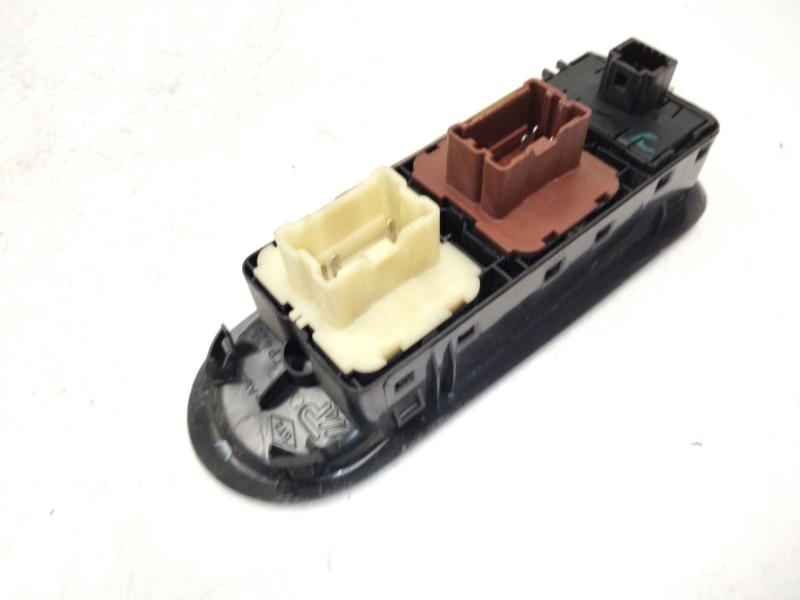 Recambio de mando elevalunas delantero izquierdo para dacia duster (hs_) 1.2 tce 125 referencia OEM IAM   