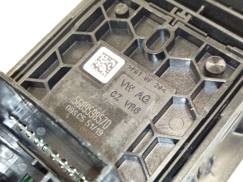 Recambio de mando elevalunas delantero izquierdo para skoda karoq (nu7, nd7) 1.5 tsi referencia OEM IAM 5G0959857D  