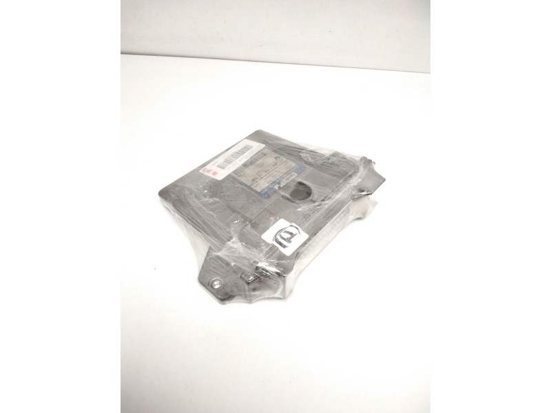 Recambio de centralita motor uce para renault kangoo (f/kc0) alize referencia OEM IAM 7700104956 7700111206 R04080012H