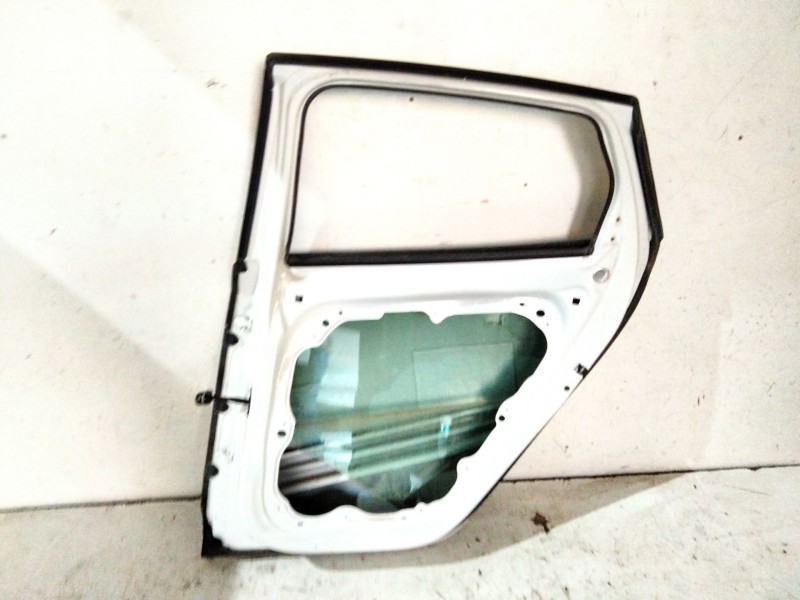 Recambio de puerta trasera derecha para volvo v40 cross country referencia OEM IAM   