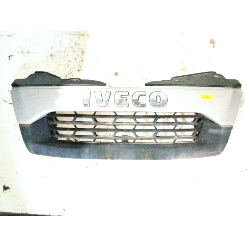 Recambio de rejilla delantera para iveco daily v furgoneta 29s13, 29l13, 35c13, 35s13, 40c13, 40s13 referencia OEM IAM   