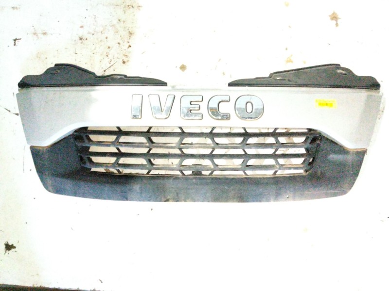 Recambio de rejilla delantera para iveco daily v furgoneta 29s13, 29l13, 35c13, 35s13, 40c13, 40s13 referencia OEM IAM   