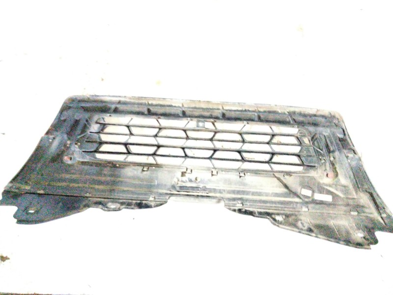 Recambio de rejilla delantera para iveco daily v furgoneta 29s13, 29l13, 35c13, 35s13, 40c13, 40s13 referencia OEM IAM 580134273