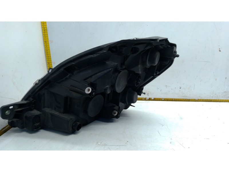 Recambio de faro derecho para iveco daily v furgoneta 29s13, 29l13, 35c13, 35s13, 40c13, 40s13 referencia OEM IAM 6631109R  
