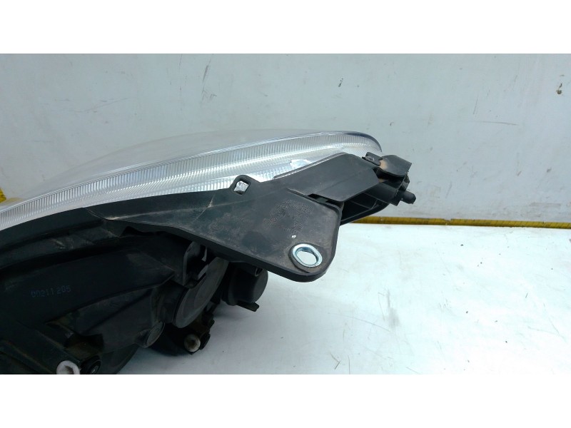 Recambio de faro derecho para iveco daily v furgoneta 29s13, 29l13, 35c13, 35s13, 40c13, 40s13 referencia OEM IAM 6631109R  