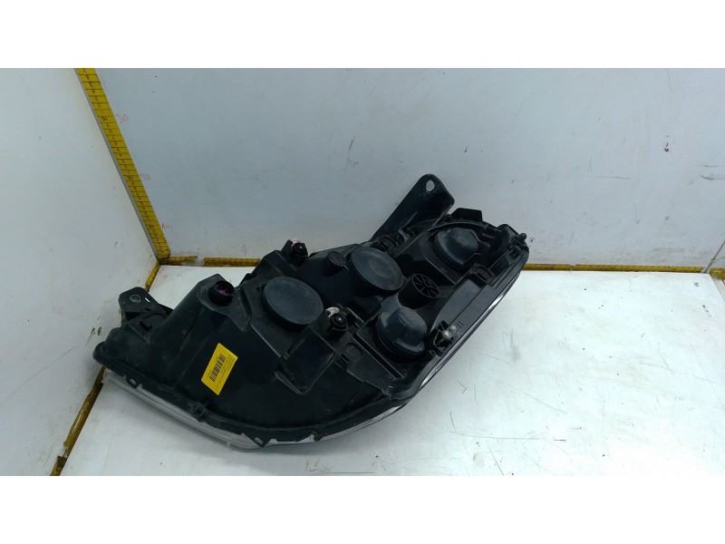 Recambio de faro derecho para iveco daily v furgoneta 29s13, 29l13, 35c13, 35s13, 40c13, 40s13 referencia OEM IAM 6631109R  