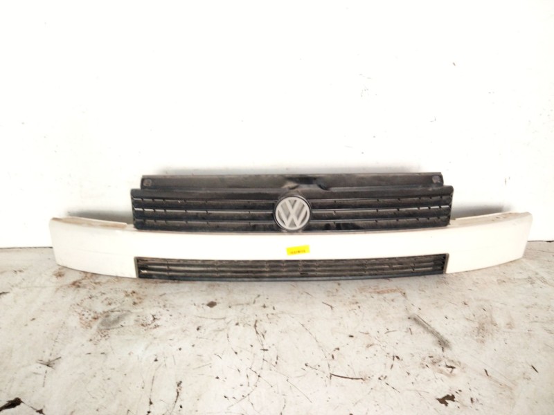 Recambio de rejilla delantera para volkswagen t4 bus (mod. 1991) caravelle referencia OEM IAM 701853653  