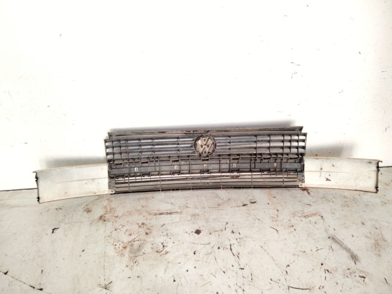Recambio de rejilla delantera para volkswagen t4 bus (mod. 1991) caravelle referencia OEM IAM 701853653  