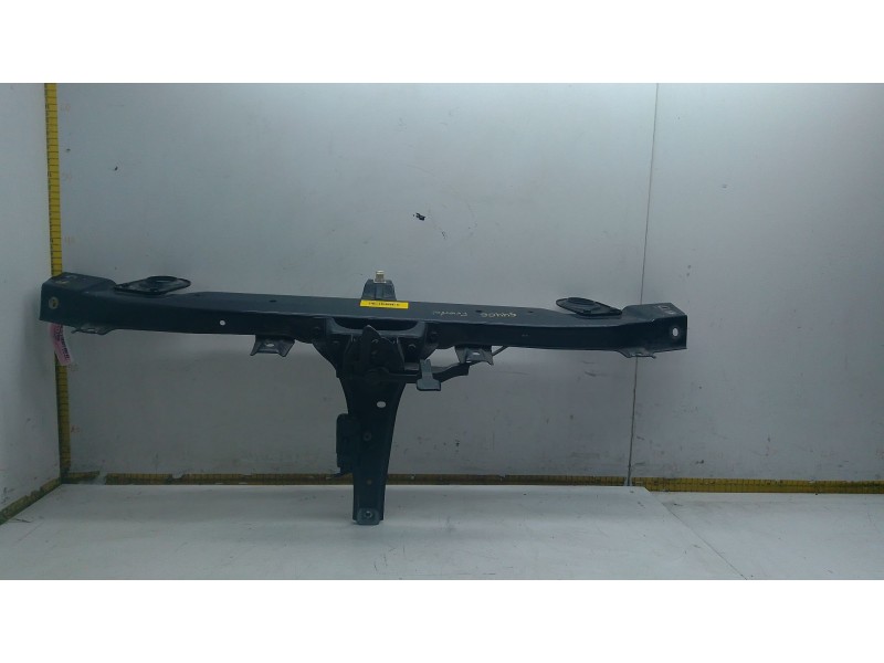 Recambio de travesaño superior para ssangyong actyon i 2.0 xdi referencia OEM IAM 4051008004  