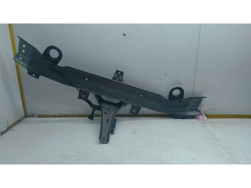 Recambio de travesaño superior para ssangyong actyon i 2.0 xdi referencia OEM IAM 4051008004  