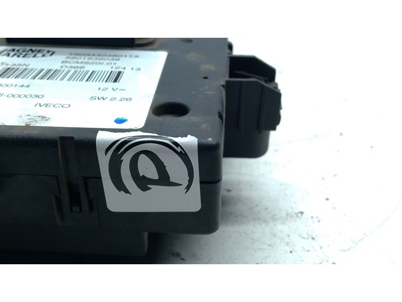 Recambio de caja fusibles para iveco daily v furgoneta 29s13, 29l13, 35c13, 35s13, 40c13, 40s13 referencia OEM IAM 5801639038  