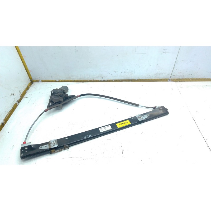 Recambio de elevalunas delantero izquierdo para iveco daily v furgoneta 29s13, 29l13, 35c13, 35s13, 40c13, 40s13 referencia OEM 