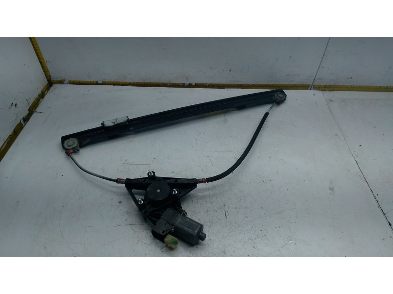 Recambio de elevalunas delantero izquierdo para iveco daily v furgoneta 29s13, 29l13, 35c13, 35s13, 40c13, 40s13 referencia OEM 