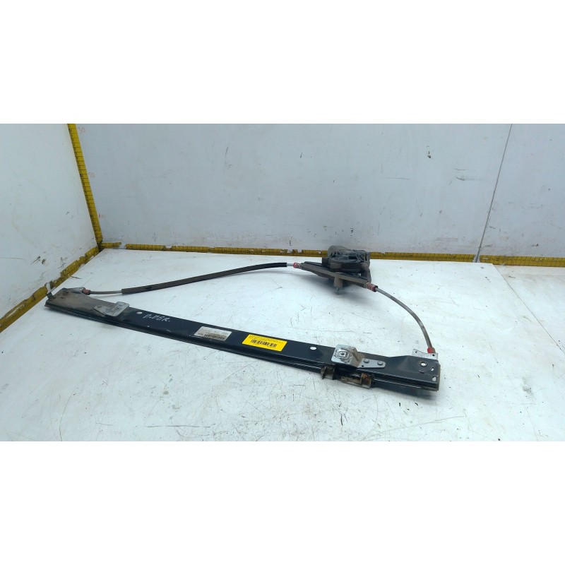 Recambio de elevalunas delantero derecho para iveco daily v furgoneta 29s13, 29l13, 35c13, 35s13, 40c13, 40s13 referencia OEM IA