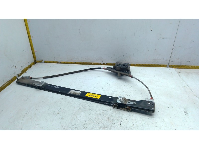 Recambio de elevalunas delantero derecho para iveco daily v furgoneta 29s13, 29l13, 35c13, 35s13, 40c13, 40s13 referencia OEM IA