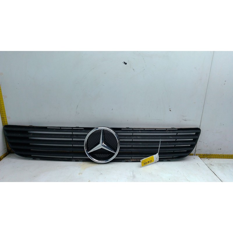 Recambio de rejilla paragolpes delantero para mercedes-benz clase v (638/2) v 230 td (638.274) referencia OEM IAM A6388880023  