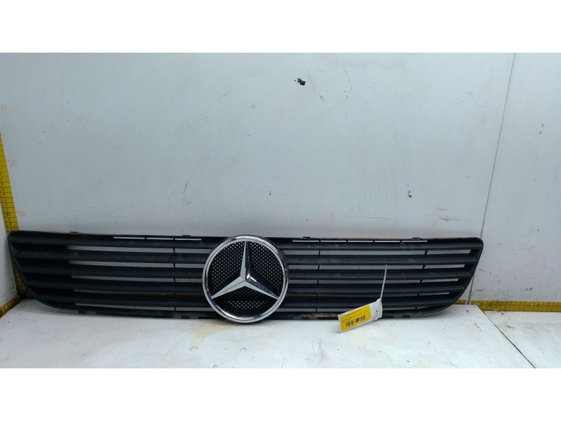 Recambio de rejilla paragolpes delantero para mercedes-benz clase v (638/2) v 230 td (638.274) referencia OEM IAM A6388880023  