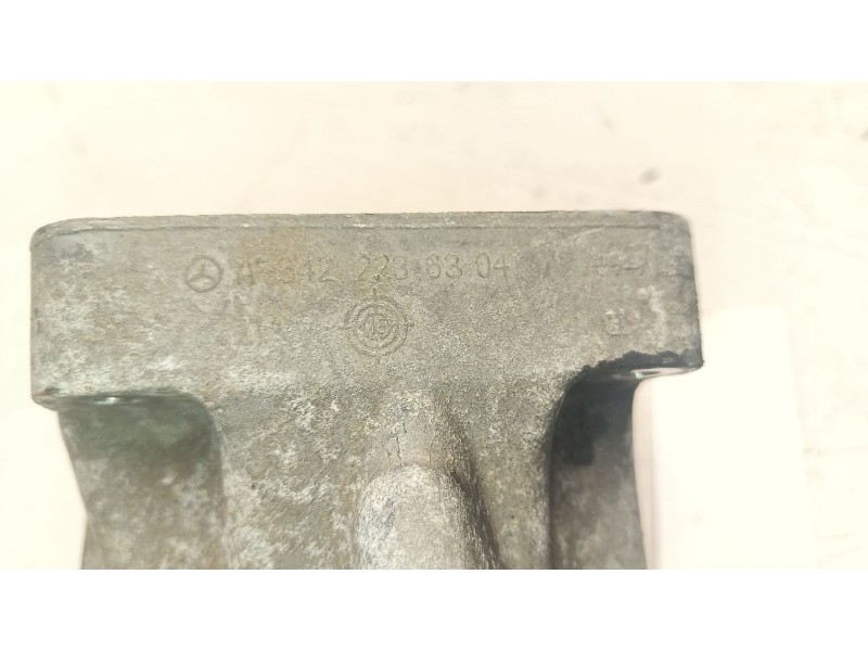 Recambio de soporte motor delantero para mercedes-benz clase e (w213) e 300 d (213.008) referencia OEM IAM A6422236304  