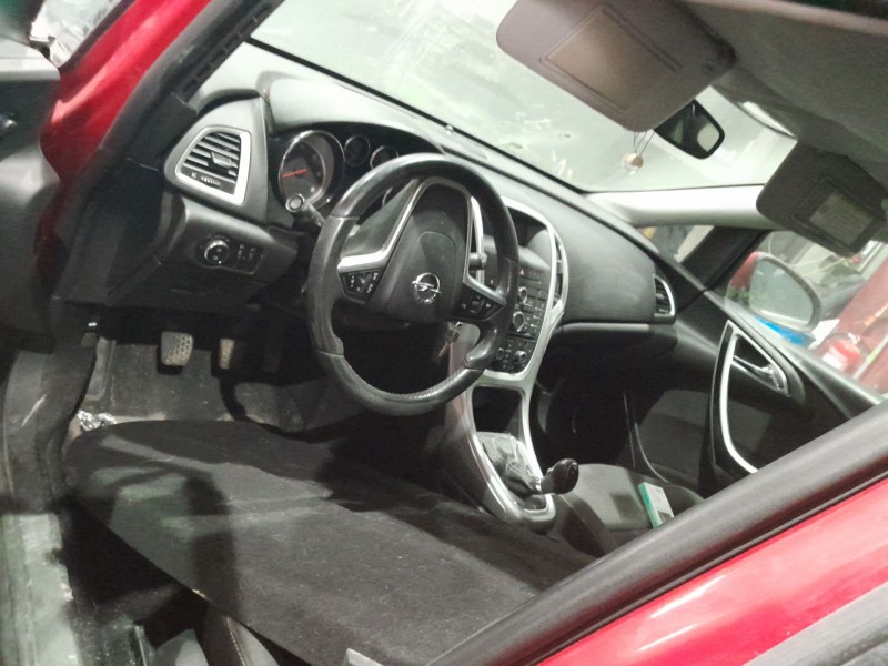 opel astra j (p10) del año 2010