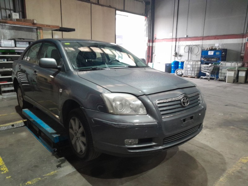 toyota avensis (_t25_) del año 2004