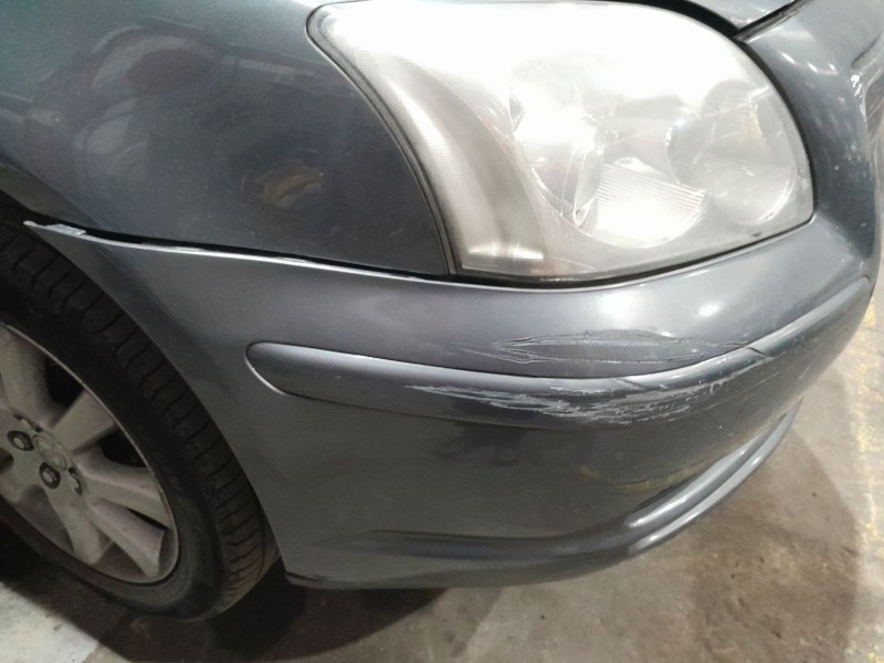 toyota avensis (_t25_) del año 2004