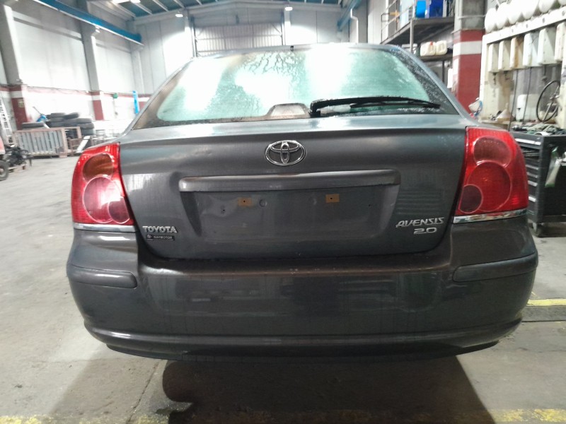 toyota avensis (_t25_) del año 2004