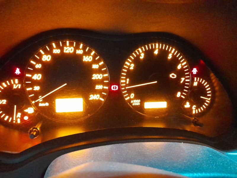 toyota avensis (_t25_) del año 2004