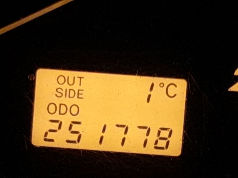 toyota avensis (_t25_) del año 2004