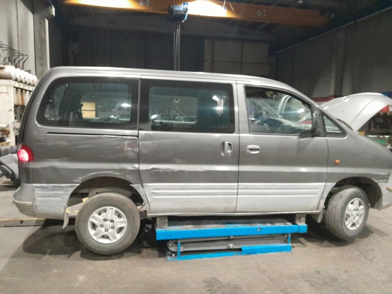 hyundai h-1 / starex autobús (a1) del año 2001