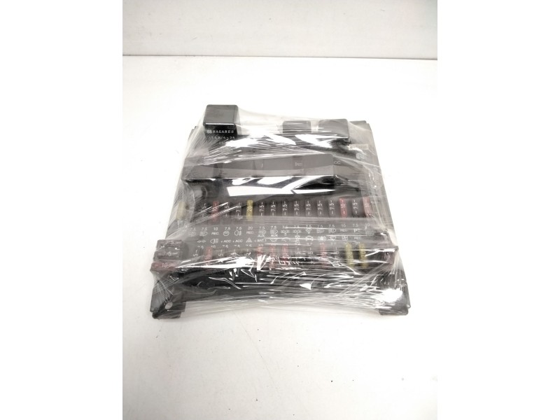Recambio de caja reles fusibles para nissan atleon 210 referencia OEM IAM 24063D6402  