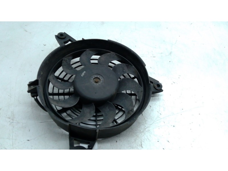 Recambio de electroventilador para hyundai h-1 / starex autobús (a1) 2.5 td referencia OEM IAM 977304A000  