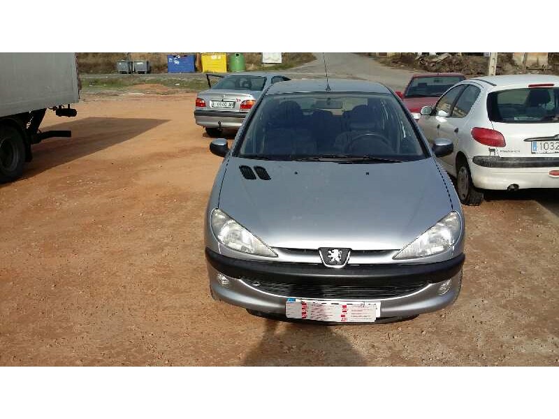 peugeot 206 berlina del año 2002