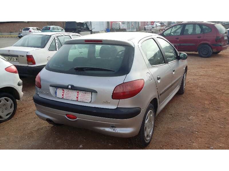 peugeot 206 berlina del año 2002
