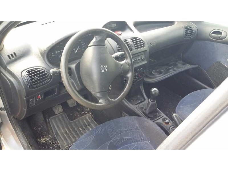 peugeot 206 berlina del año 2002