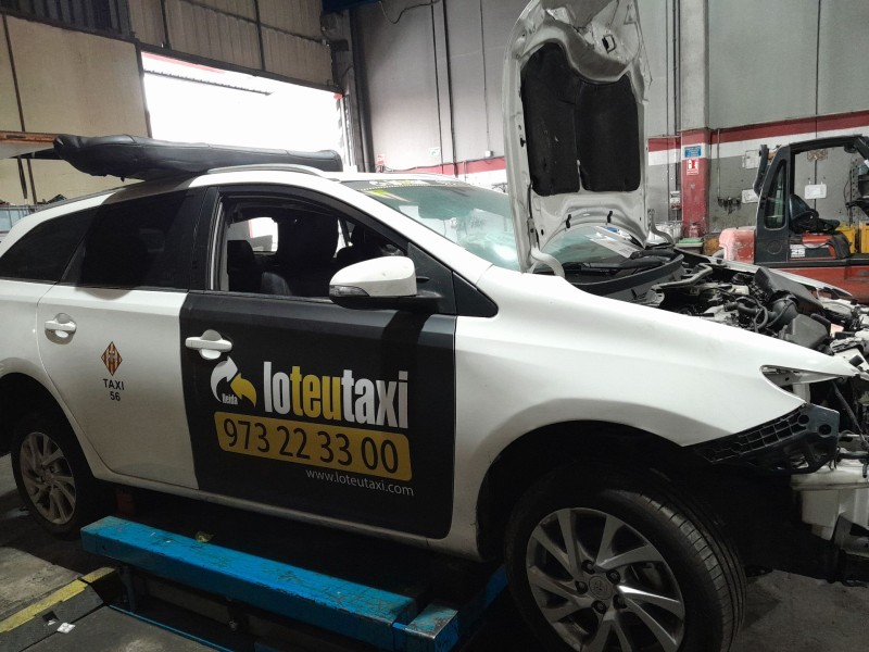 toyota auris station wagon (_e18_) del año 2016