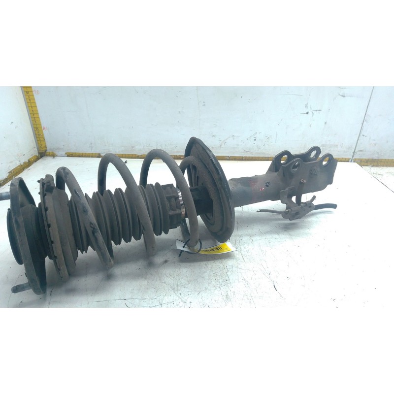 Recambio de amortiguador delantero izquierdo para toyota auris station wagon (_e18_) 1.8 hybrid (zwe186_) referencia OEM IAM   