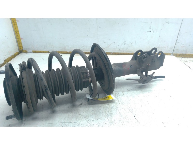 Recambio de amortiguador delantero izquierdo para toyota auris station wagon (_e18_) 1.8 hybrid (zwe186_) referencia OEM IAM   