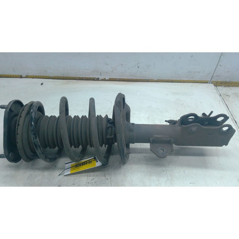 Recambio de amortiguador delantero derecho para toyota auris station wagon (_e18_) 1.8 hybrid (zwe186_) referencia OEM IAM   