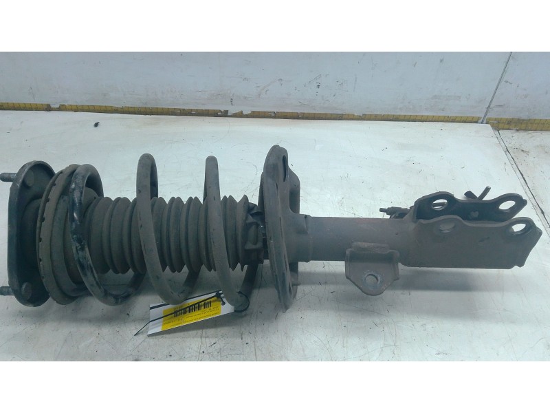 Recambio de amortiguador delantero derecho para toyota auris station wagon (_e18_) 1.8 hybrid (zwe186_) referencia OEM IAM   
