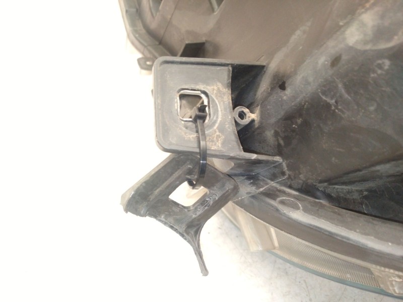 Recambio de faro derecho para mercedes-benz sprinter 3-t furgoneta (b906) 214 cdi (906.611, 906.613) referencia OEM IAM A9068205