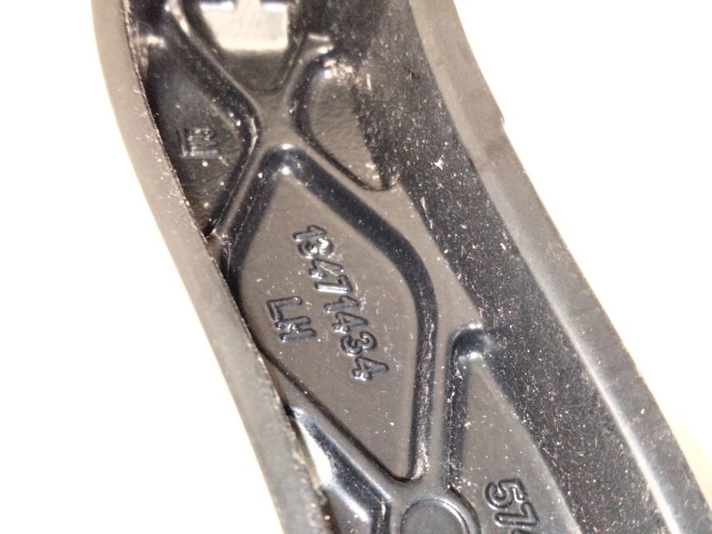 Recambio de brazo limpia delantero izquierdo para opel insignia b grand sport (z18) 1.5 (68) referencia OEM IAM 13471434  