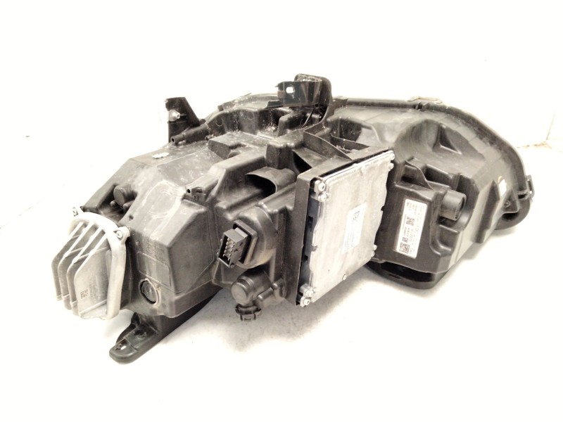 Recambio de faro derecho para opel insignia b grand sport (z18) 1.5 (68) referencia OEM IAM 39122975  