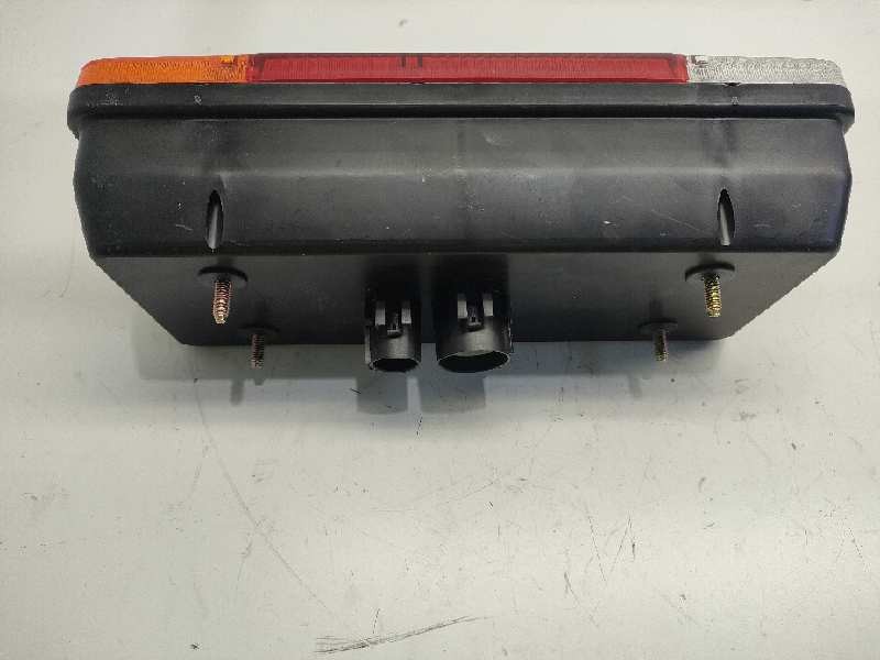 Recambio de piloto trasero derecho para iveco daily caja cerrada (1989 =>) referencia OEM IAM 0352000D 24 VOLTIOS 38922