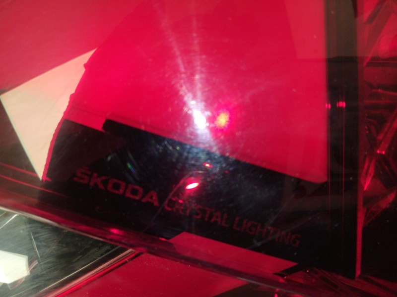 Recambio de piloto trasero derecho para skoda superb iii (3v3) 2.0 tdi referencia OEM IAM 3V9945208  