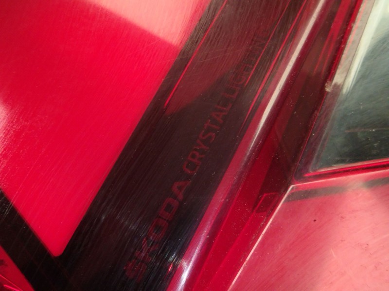 Recambio de piloto trasero izquierdo para skoda superb iii (3v3) 2.0 tdi referencia OEM IAM 3V9945207  