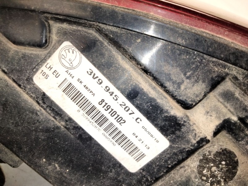 Recambio de piloto trasero izquierdo para skoda superb iii (3v3) 2.0 tdi referencia OEM IAM 3V9945207  