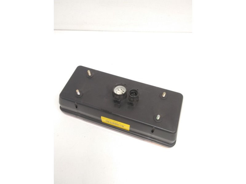 Recambio de piloto trasero derecho para iveco daily caja cerrada (1989 =>) referencia OEM IAM 0352000D 24 VOLTIOS 38922